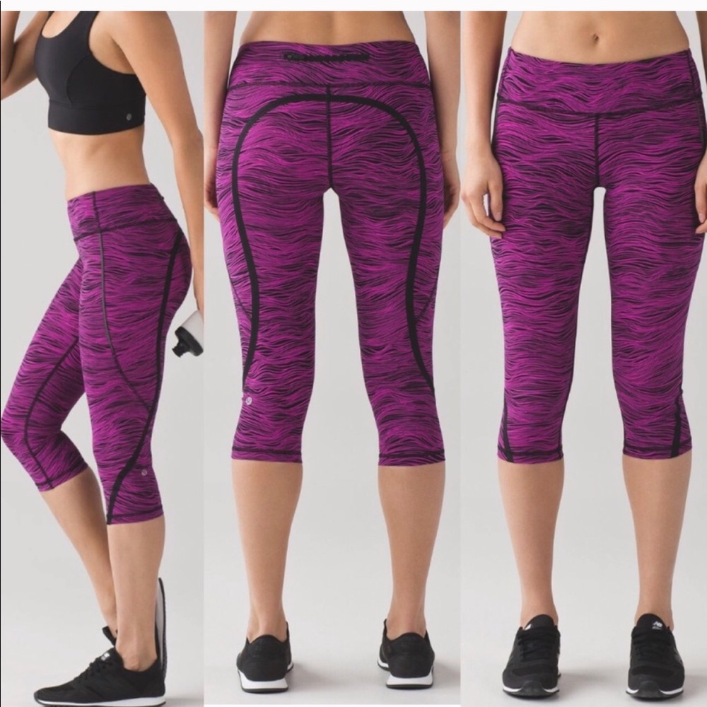 Lululemon On Track Crop. mint condition!